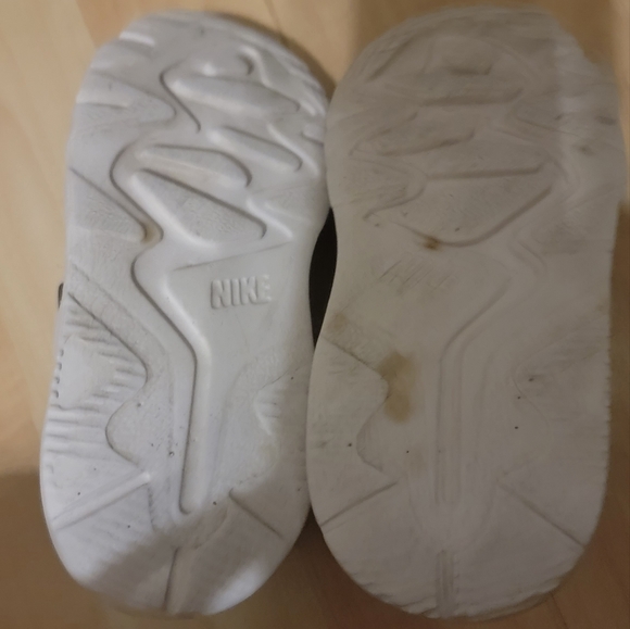 Nike - Picture 4 of 6